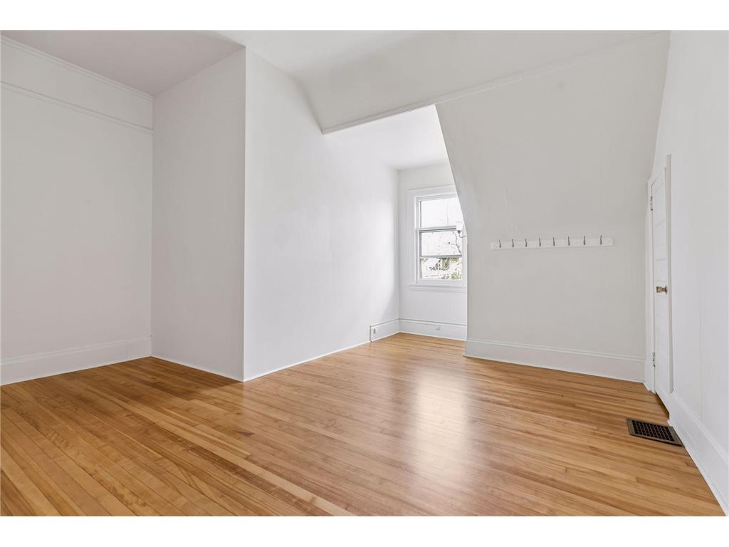 1807 Dupont Avenue S Minneapolis MN 55403 7036814 image67