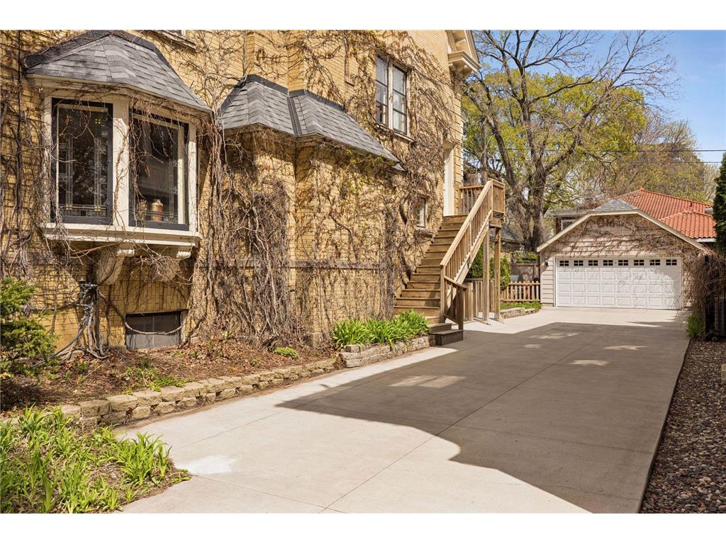 1807 Dupont Avenue S Minneapolis MN 55403 7036814 image82