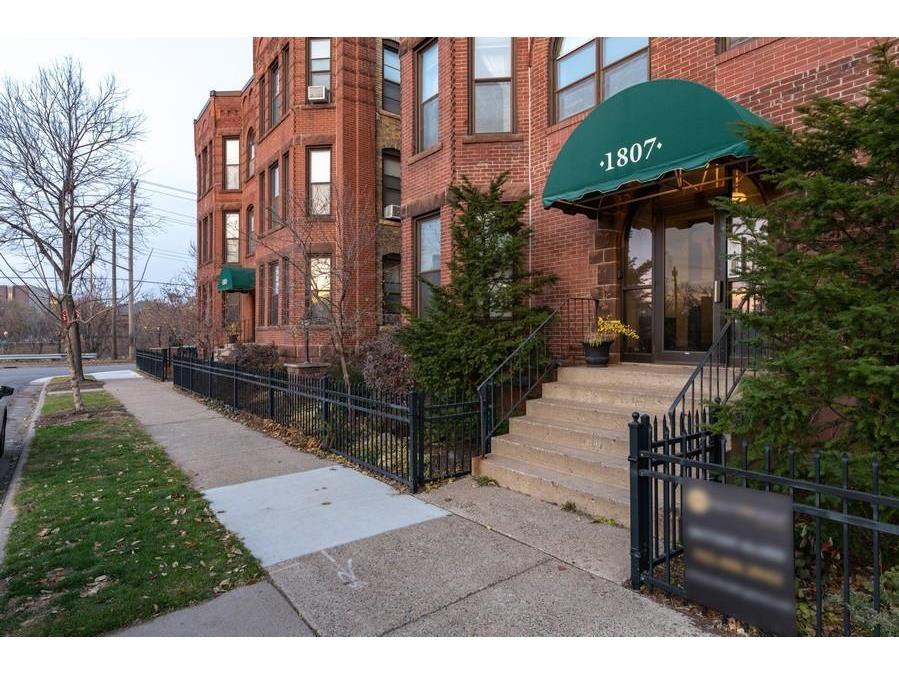 1807 Elliot Avenue 8, Minneapolis, MN 55404 MLS 5685369 Edina Realty