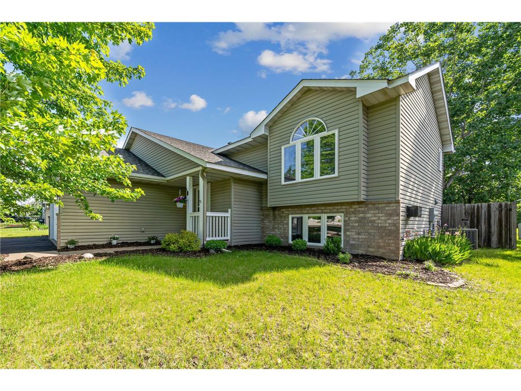 1808 Lupine Drive, Hudson, WI, 54016 MLS 6534017 Edina Realty