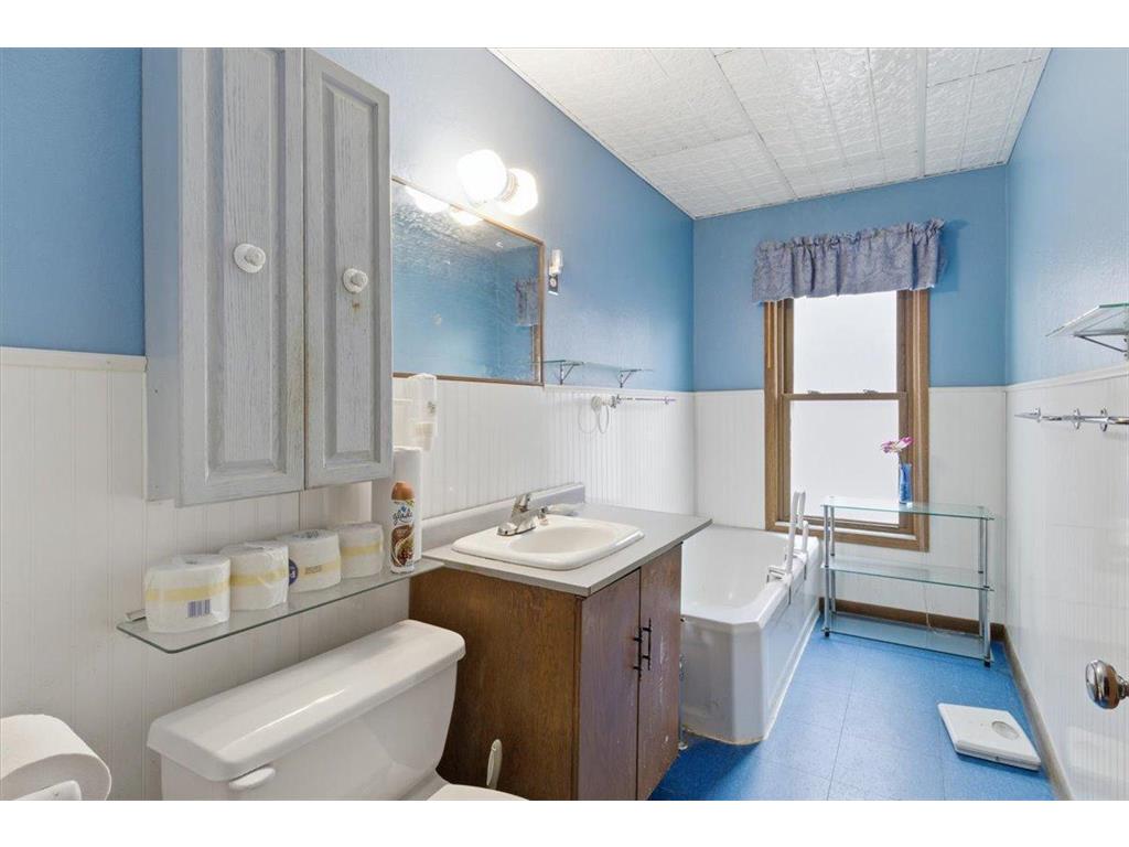 1810 Dupont Avenue N Minneapolis MN 55411 7005730 image22