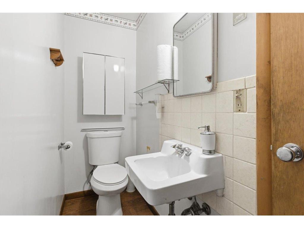 1810 Dupont Avenue N Minneapolis MN 55411 7005730 image6