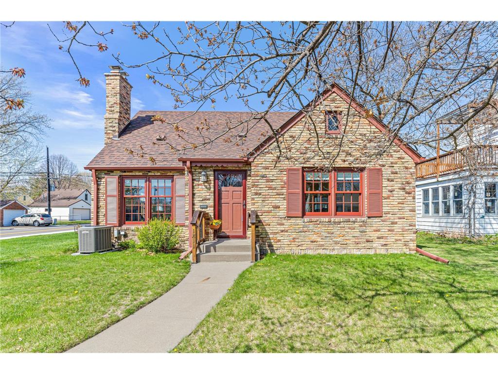 1811 Simpson Street Falcon Heights MN 55113 6488872 image1