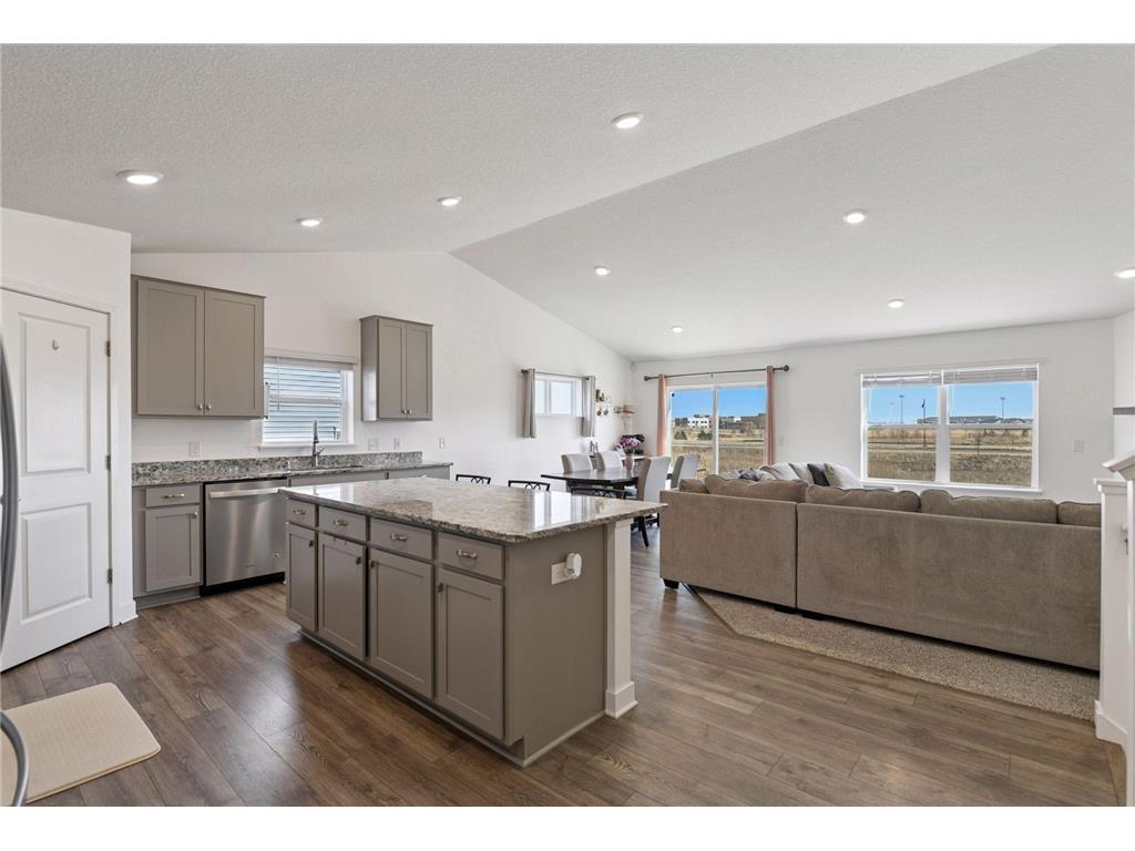 1814 Fields Drive Carver MN 55315 6686779 image1