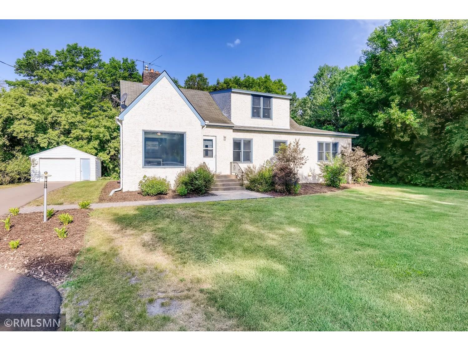 1815 Arcade Street, Maplewood, MN 55109 MLS 6006794 Edina Realty