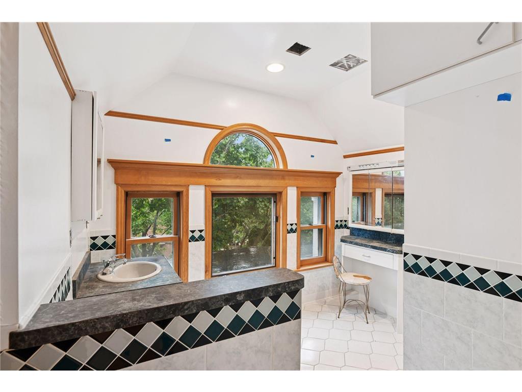 1820 Colfax Avenue S Minneapolis MN 55403 6785720 image47