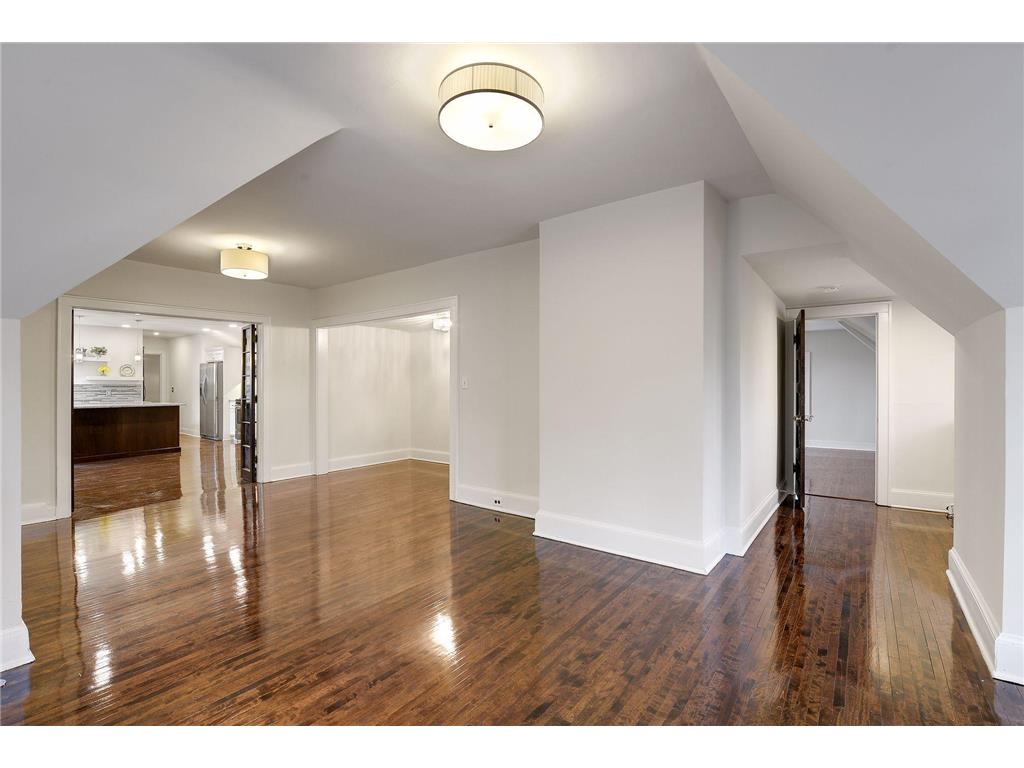 1820 Girard Avenue S Minneapolis MN 55403 7019992 image95