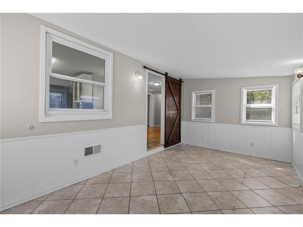 1820 Oak Street Hastings MN 55033 7072779 image10