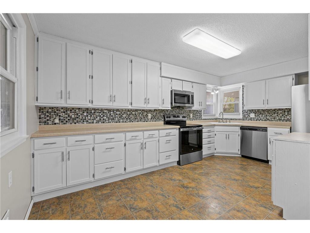 1820 Oak Street Hastings MN 55033 7072779 image11