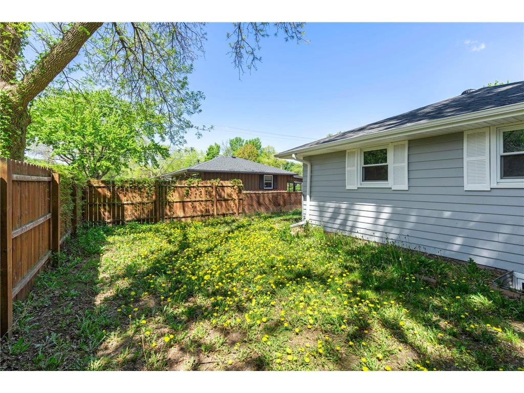 1820 Oak Street Hastings MN 55033 7072779 image32