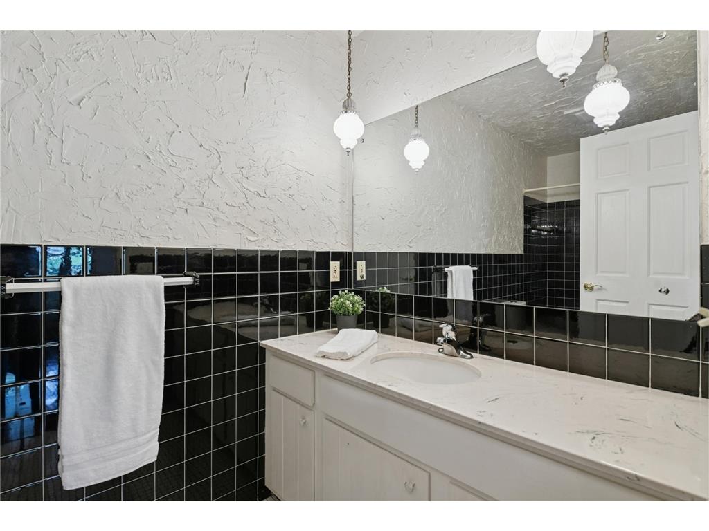 18213 Hermitage Way Minnetonka MN 55345 6789248 image17