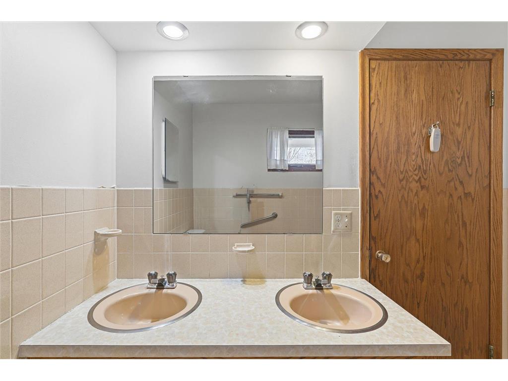 1823 Gramsie Road Arden Hills MN 55112 7006838 image30