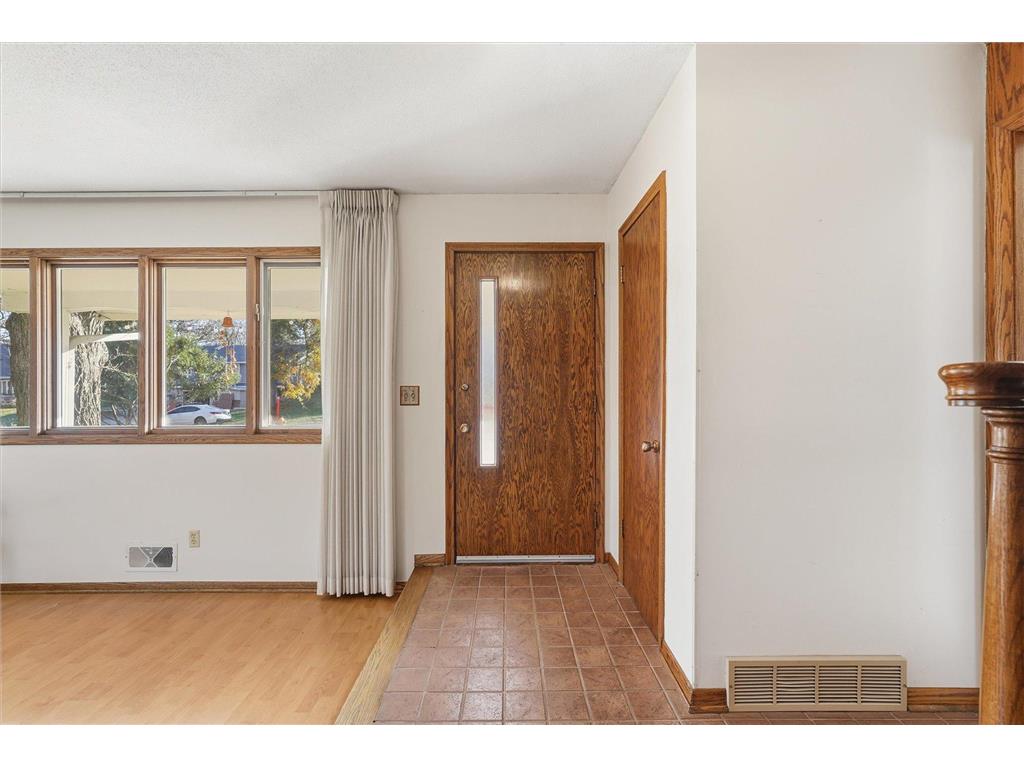 1823 Gramsie Road Arden Hills MN 55112 7006838 image4