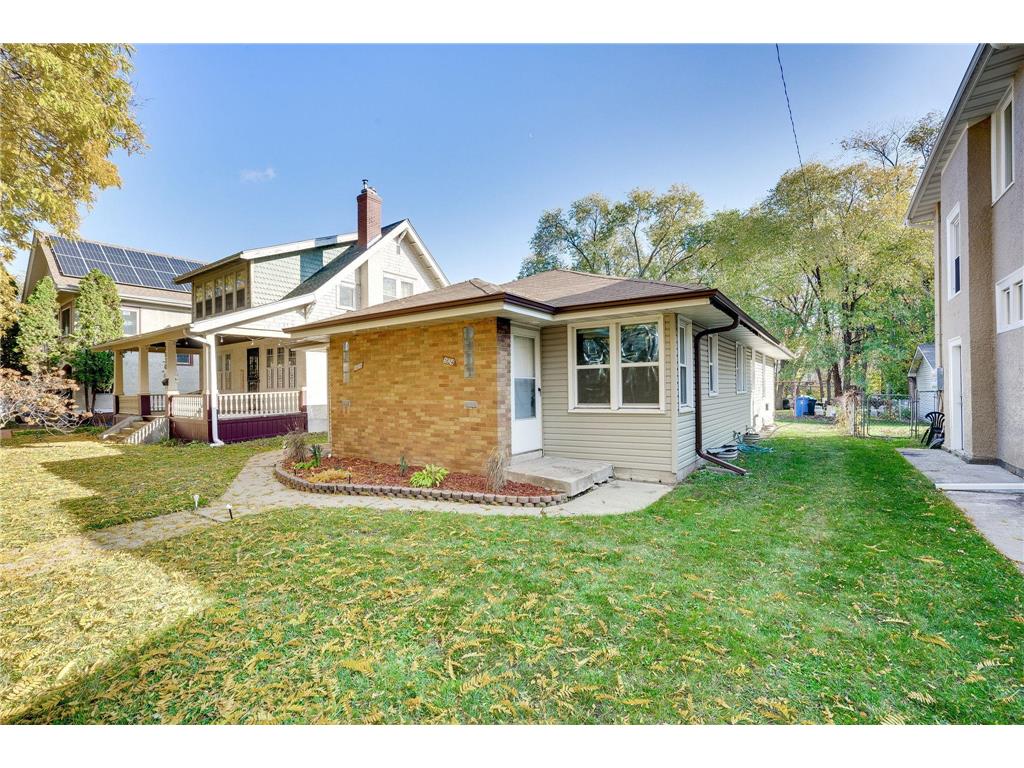 1824 Irving Avenue N Minneapolis MN 55411 6424952 image1