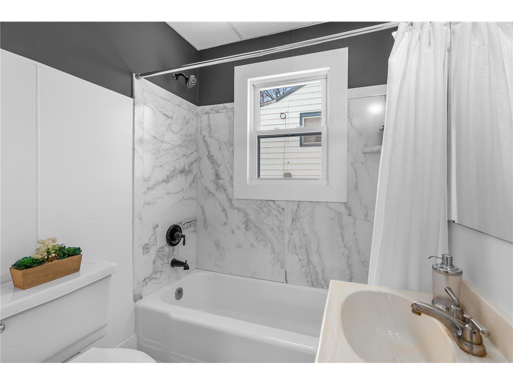 1824 Sims Avenue Saint Paul MN 55119 7003881 image22