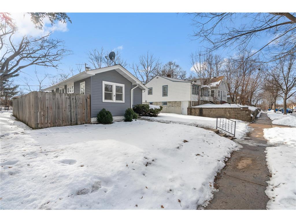 1824 Sims Avenue Saint Paul MN 55119 7003881 image4