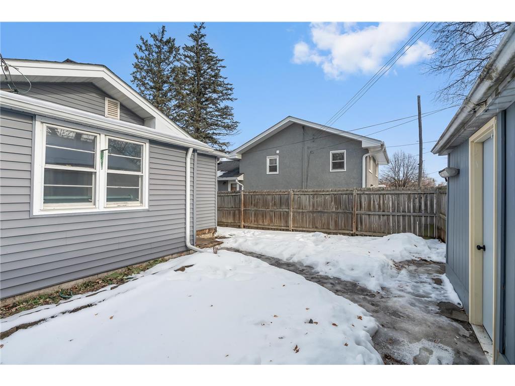 1824 Sims Avenue Saint Paul MN 55119 7003881 image7