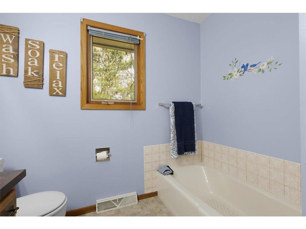 1825 203rd Avenue NW Oak Grove MN 55011 7068250 image23