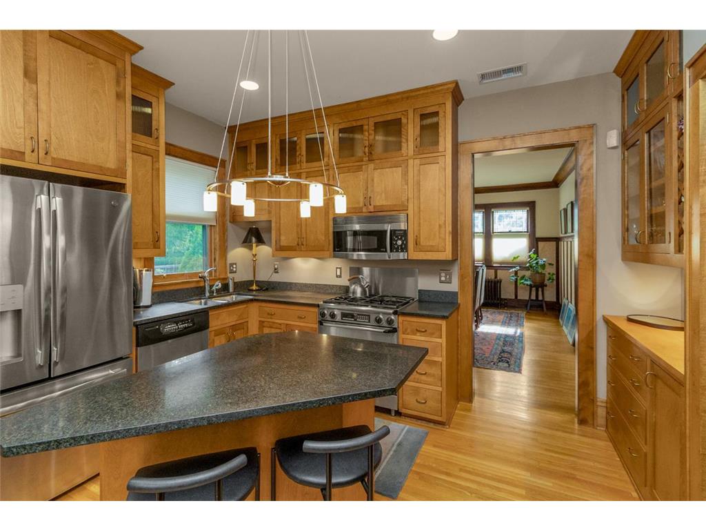 1825 Summit Avenue Saint Paul MN 55105 7035862 image31