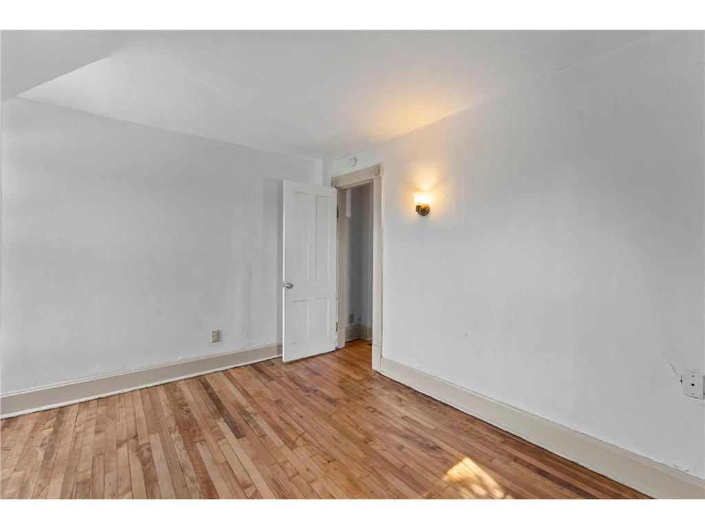 1827-1829 Saint Anthony Avenue Saint Paul MN 55104 7098130 image20
