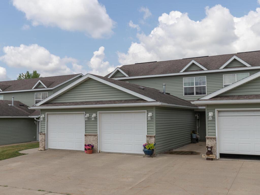 1827 Daniel Lane NE, Stewartville, MN 55976 MLS 6017989 Edina Realty