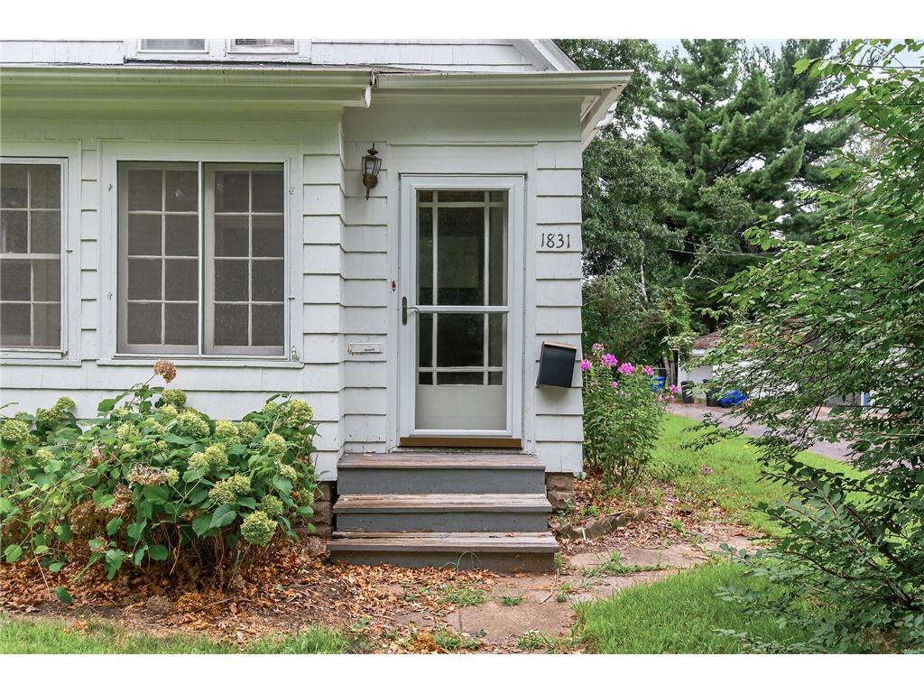 1831 Englewood Avenue Saint Paul MN 55104 6800021 image4