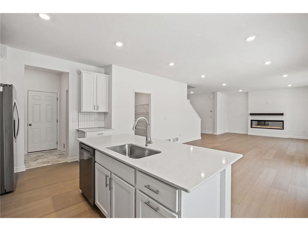 18310 Gladiator Drive Lakeville MN 55068 7029998 image3