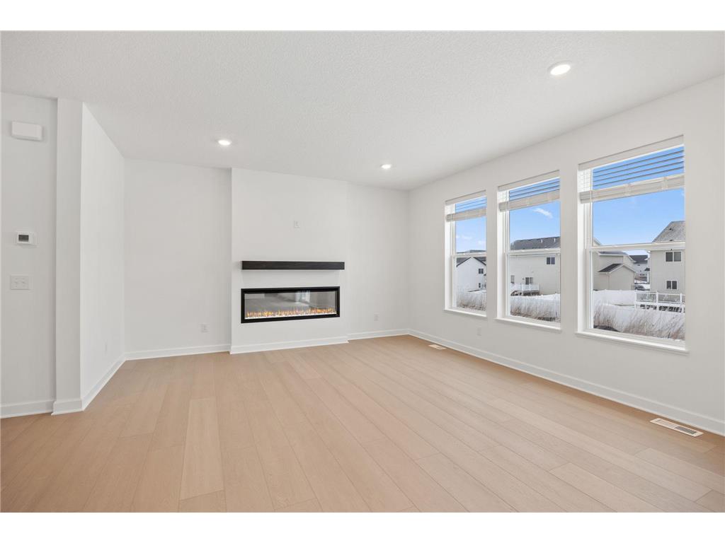 18310 Gladiator Drive Lakeville MN 55068 7029998 image5