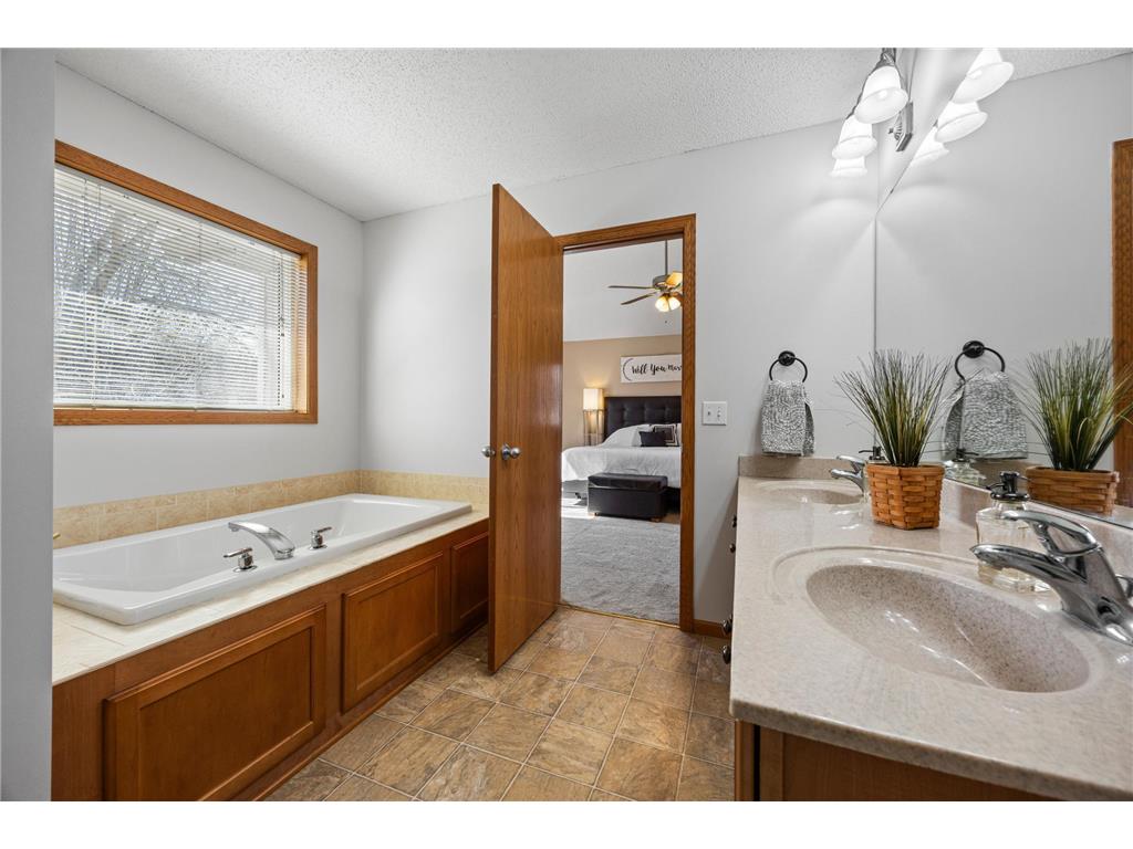 1832 Alden Avenue Shakopee MN 55379 7034504 image32