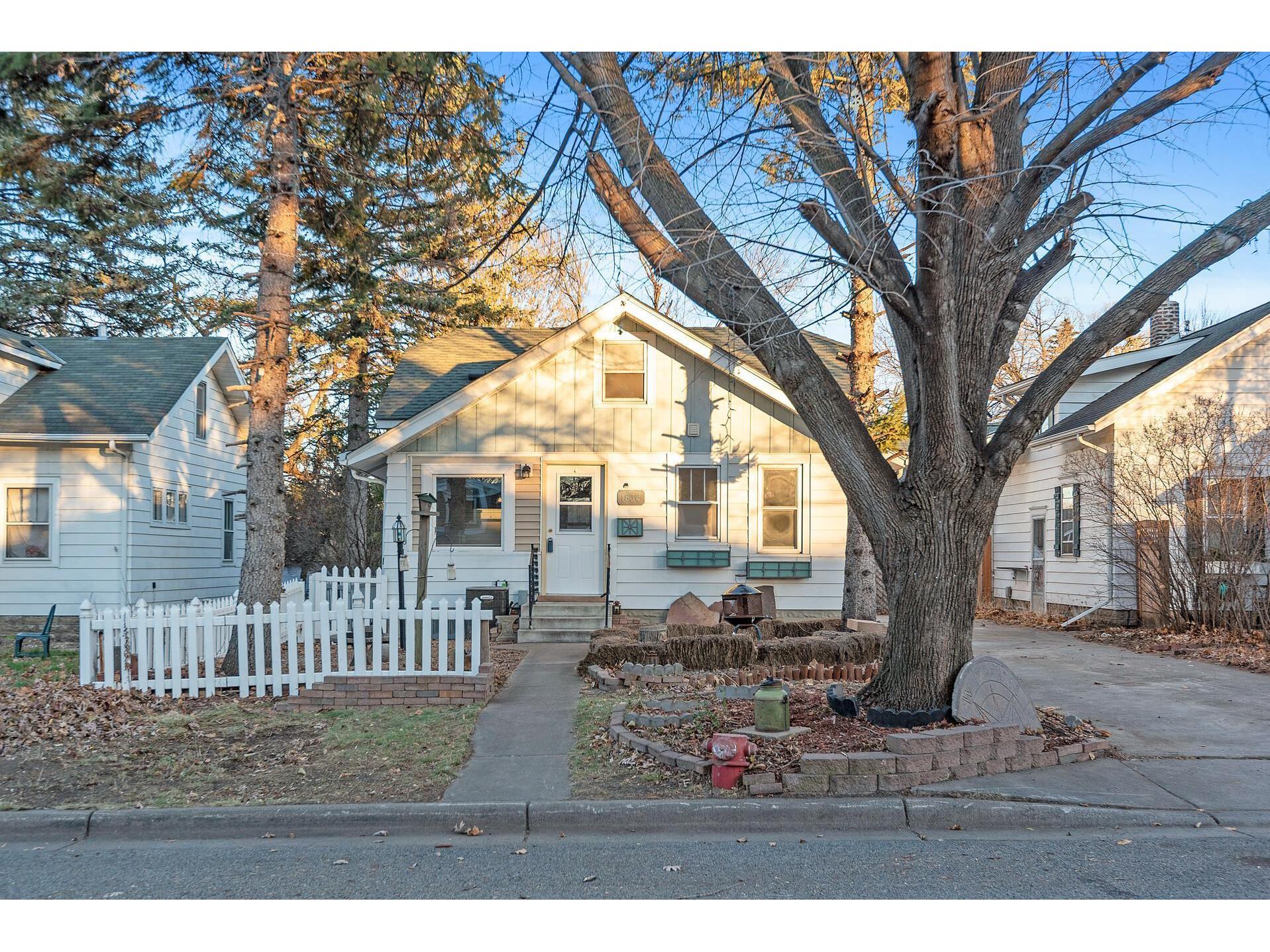 1832 Carl Street, Lauderdale, MN, 55113 MLS 6113744 Edina Realty