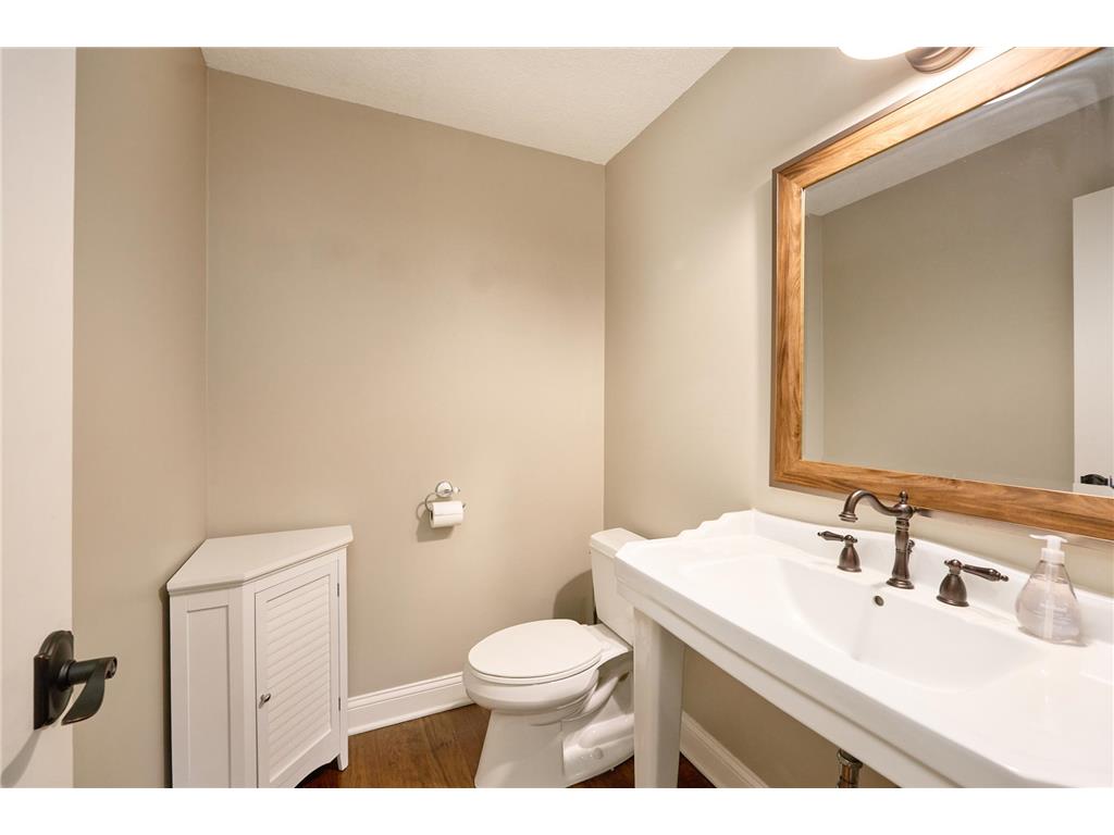 1832 Essex Road Minnetonka MN 55305 7064165 image26