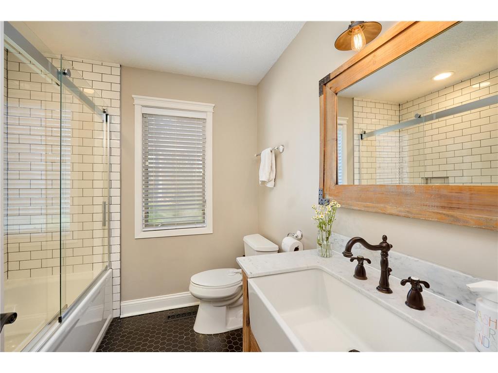 1832 Essex Road Minnetonka MN 55305 7064165 image40
