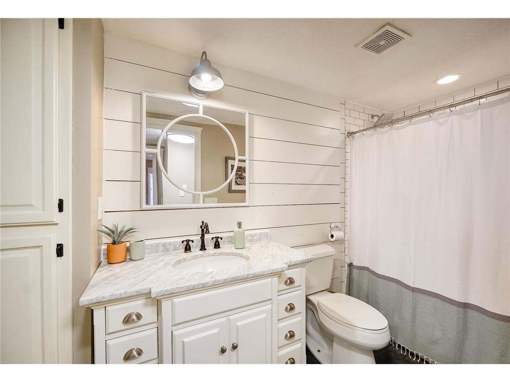 1832 Essex Road Minnetonka MN 55305 7064165 image5