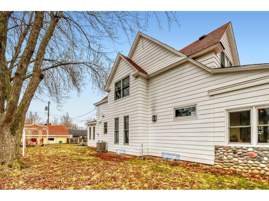 1833 Hawthorne Avenue E Saint Paul MN 55119 7043681 image31