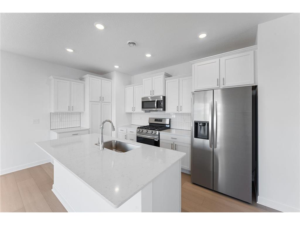 18333 Gladiator Drive Lakeville MN 55068 7048554 image1