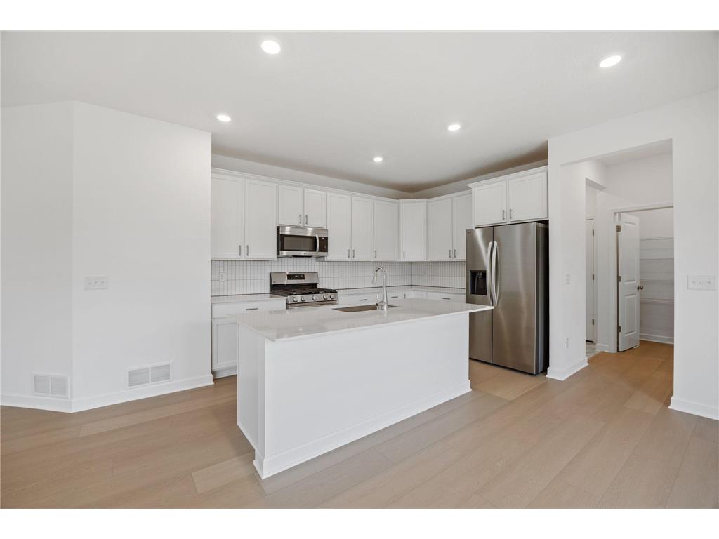 18348 Gladhurst Lane Lakeville MN 55068 7029992 image1