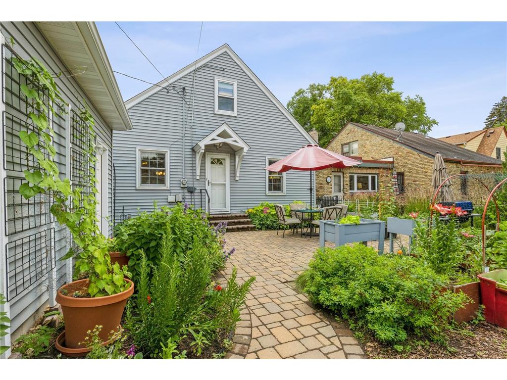 1835 Highland Parkway, Saint Paul, MN, 55116 MLS 6230832 Edina Realty