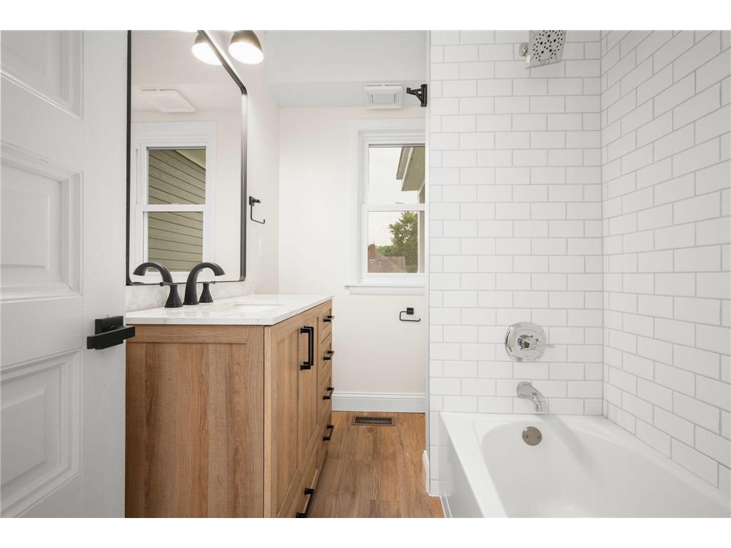 1836 Marshall Avenue Saint Paul MN 55104 7073023 image12