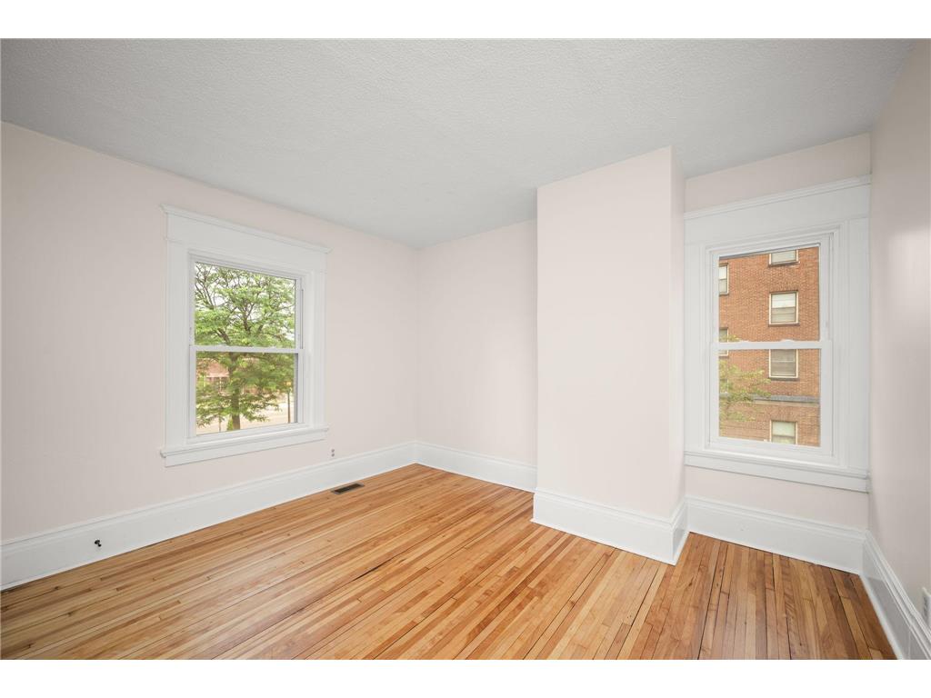 1836 Marshall Avenue Saint Paul MN 55104 7073023 image15