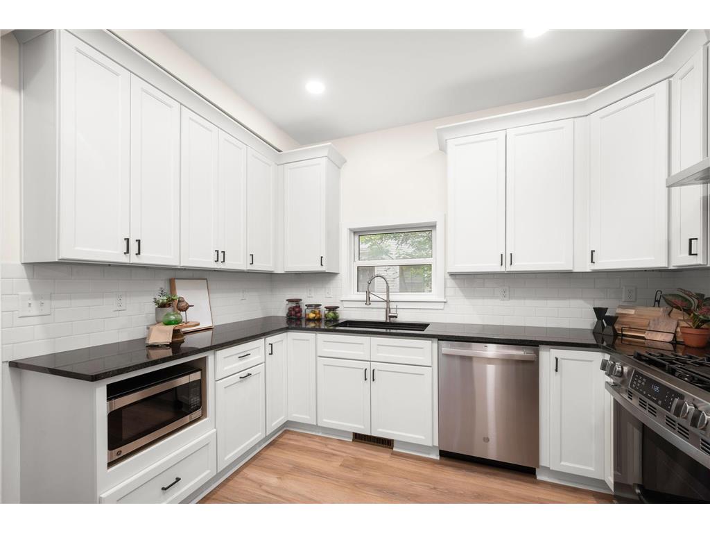 1836 Marshall Avenue Saint Paul MN 55104 7073023 image6