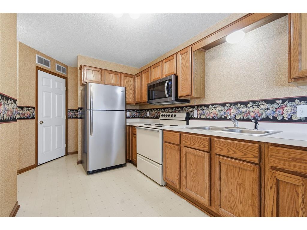 1839 Riverwood Drive #17 Burnsville MN 55337 7048392 image2