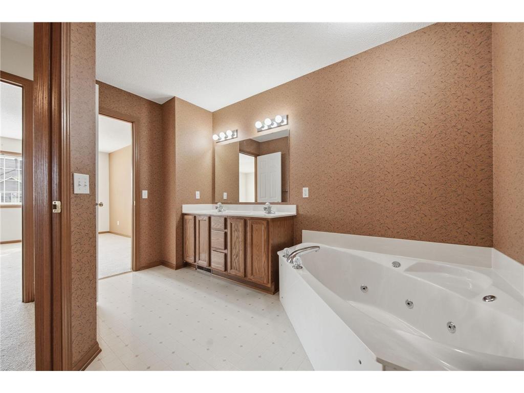 1839 Riverwood Drive #17 Burnsville MN 55337 7048392 image25