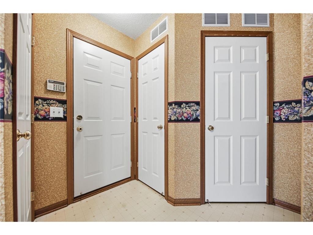1839 Riverwood Drive #17 Burnsville MN 55337 7048392 image4