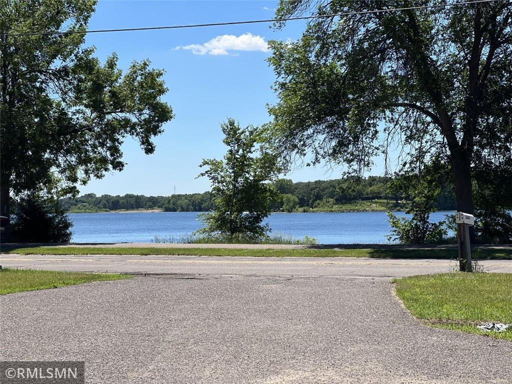 1844 E Shore Drive, Maplewood, MN 55109 MLS 6222381 Edina Realty