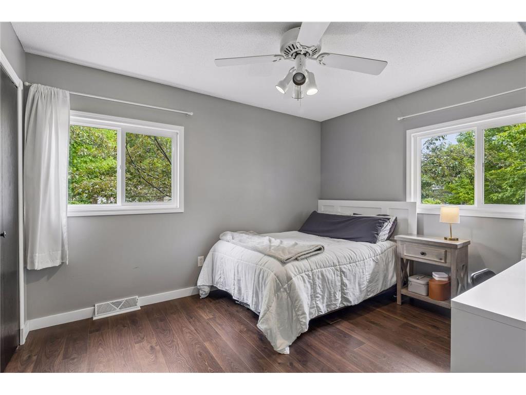 1848 Evergreen Draw Woodbury MN 55125 7103499 image13