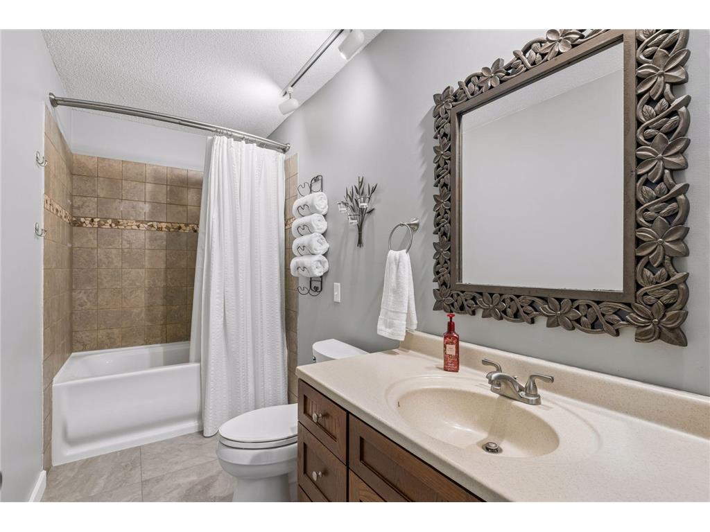 1848 Evergreen Draw Woodbury MN 55125 7103499 image15