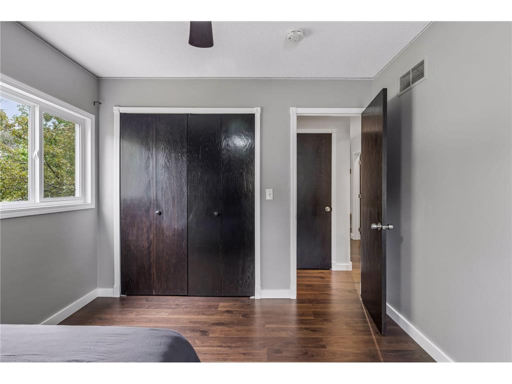 1848 Evergreen Draw Woodbury MN 55125 7103499 image17