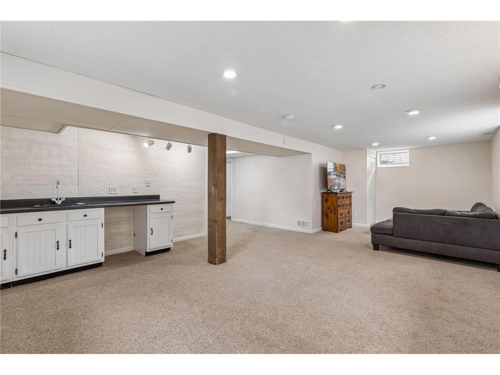 1848 Evergreen Draw Woodbury MN 55125 7103499 image18
