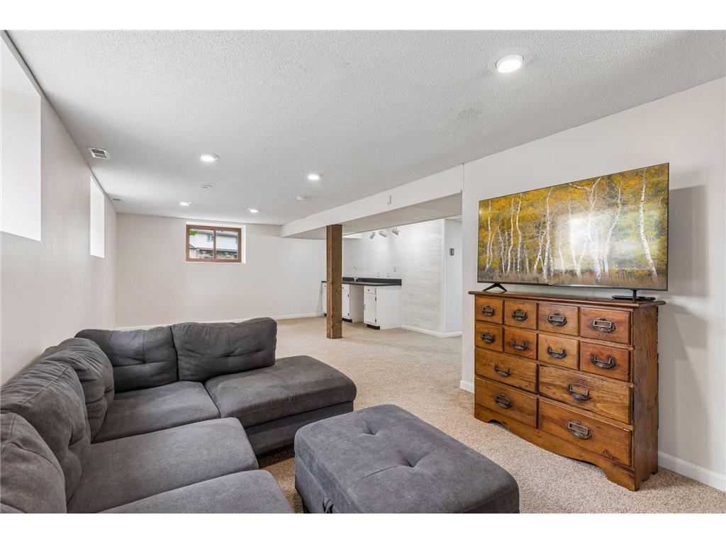 1848 Evergreen Draw Woodbury MN 55125 7103499 image19