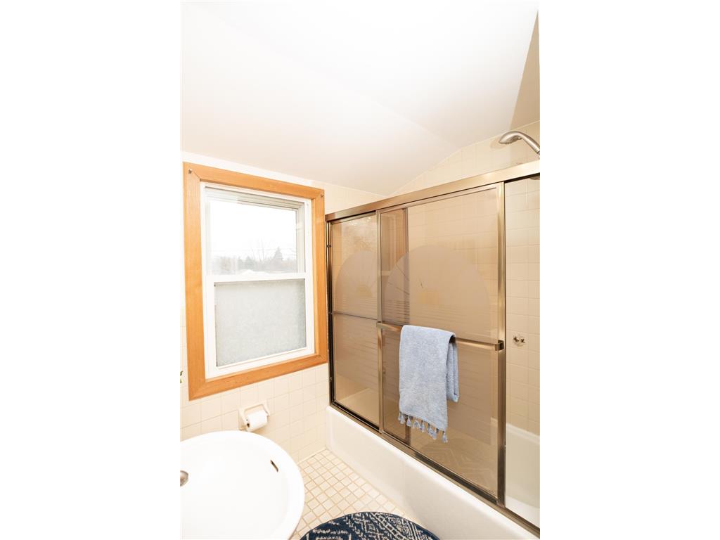 185 49th Avenue NE Fridley MN 55421 7066475 image18